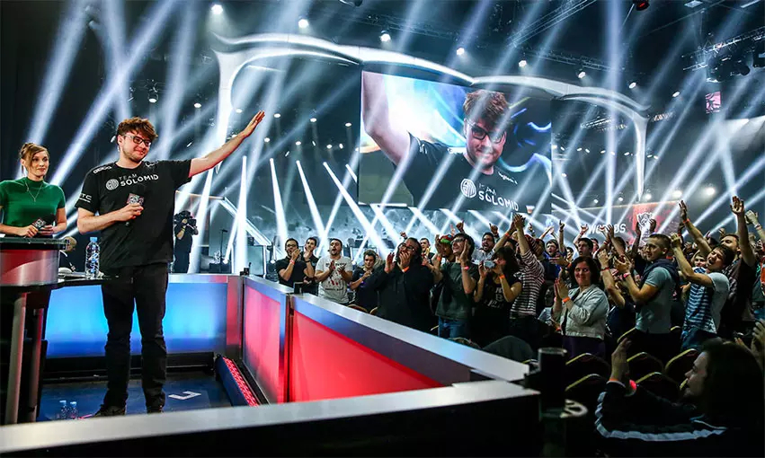 G2电子竞技俱乐部发布英雄联盟全球总决赛“无畏出征”主题队服，设计细节全解析