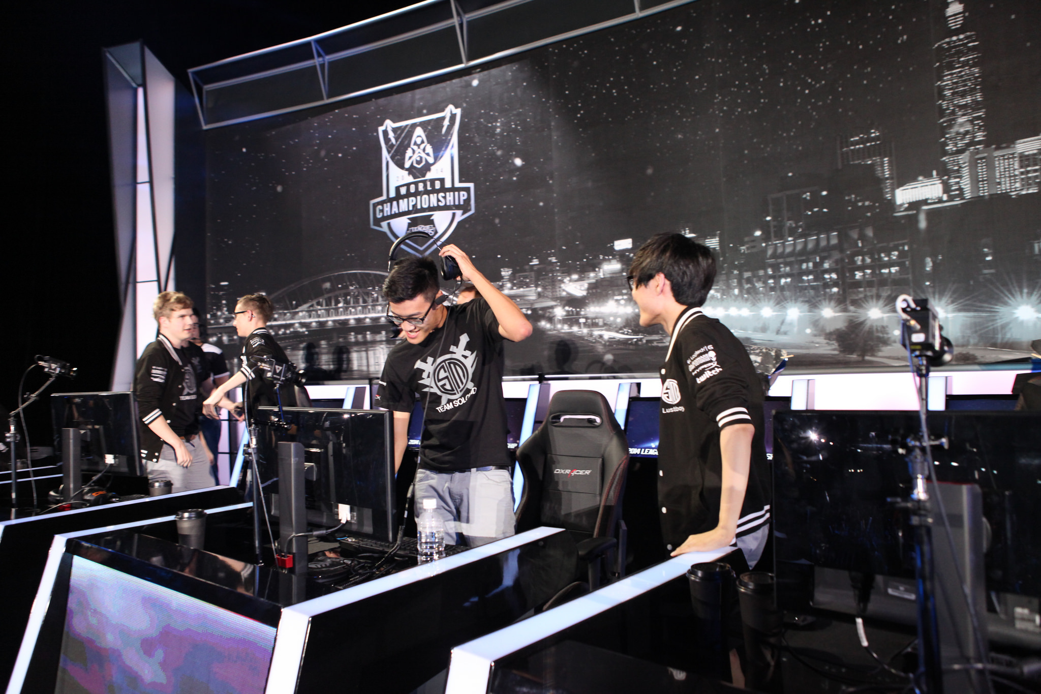 电竞选手AL爱笑朋友圈曝光请客吃饭 BLG经理引爆电竞圈热议-多宝电竞