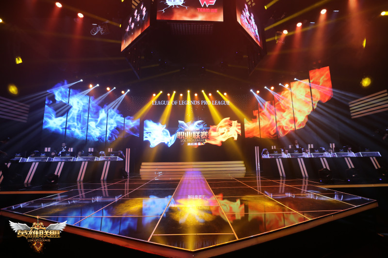 NIP爆冷击败FPX：杰杰含泪道歉，Doinb激动庆祝，icon暖心安慰展现电竞魅力与残酷-多宝电竞